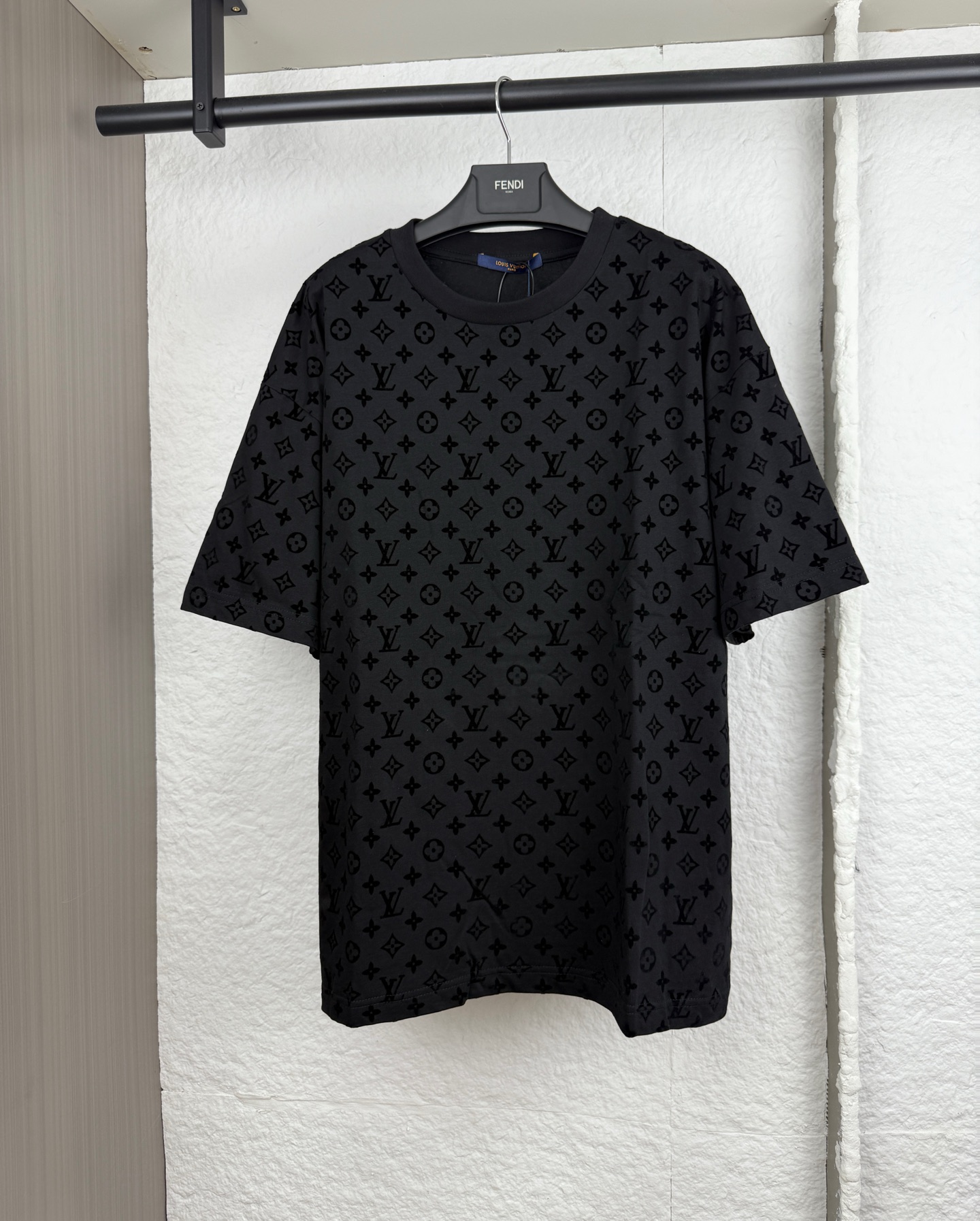 P110 1V Louis Camiseta de manga corta con estampado de felpa y monograma S/M/L/XL