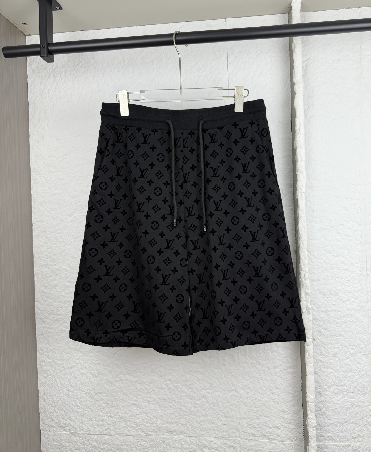 P135 1V Louis Pantalones cortos con cordón de estampado de felpa y monograma S/M/L/XL