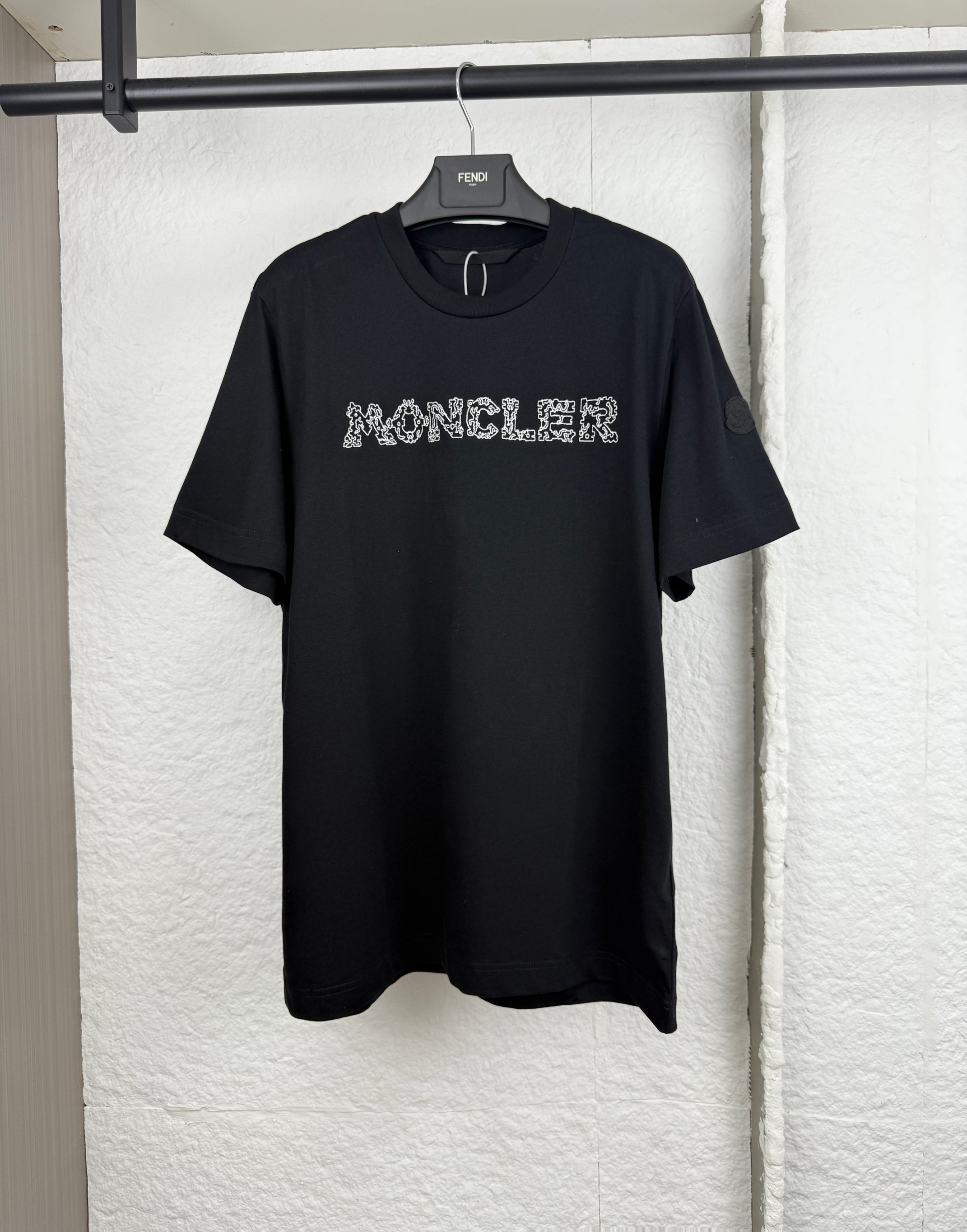 P115 Moncler camiseta de manga corta con letras bordadas S/M/L/XL