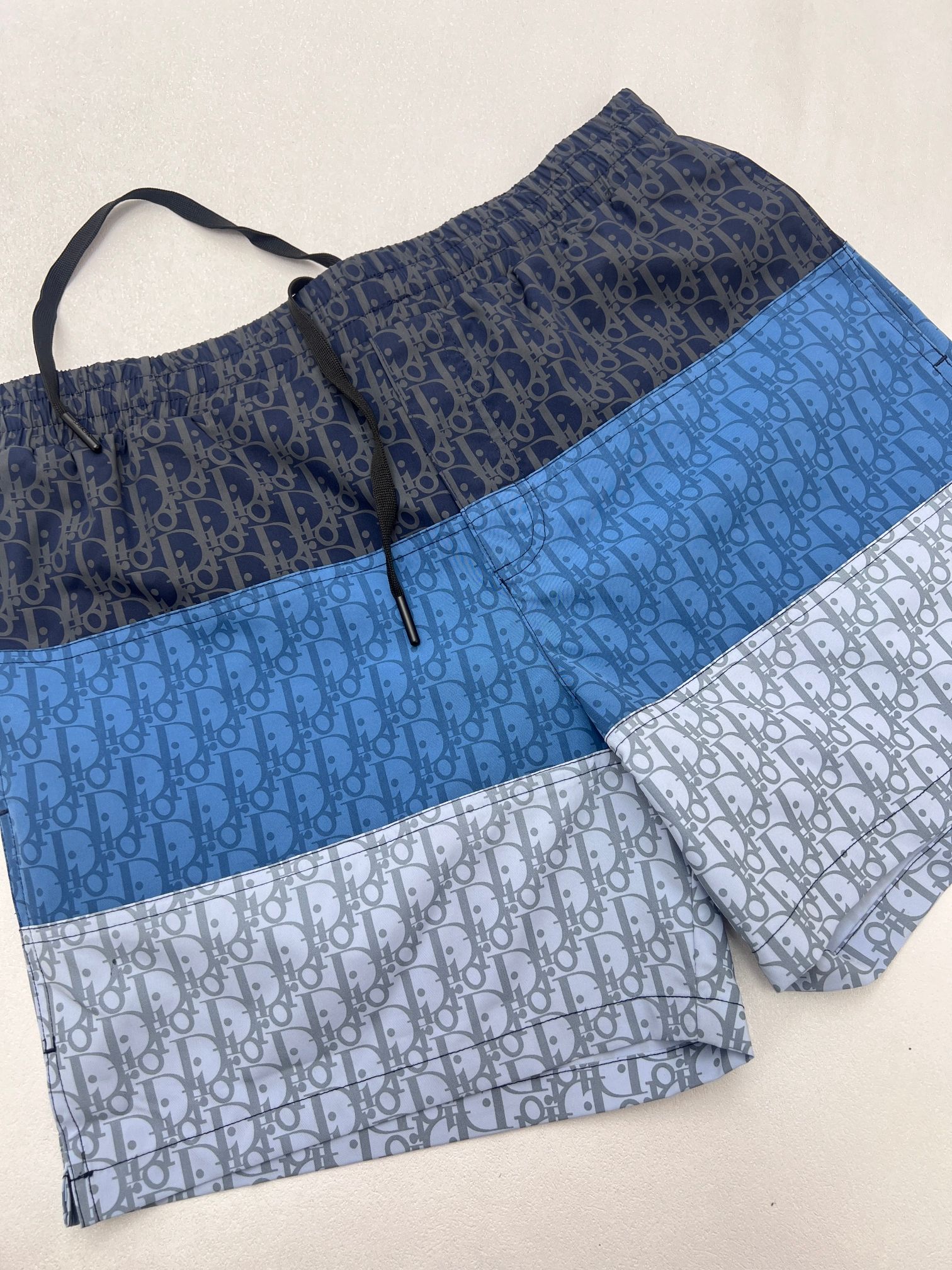 Dior Dior迪奥字母满印撞色沙滩短裤