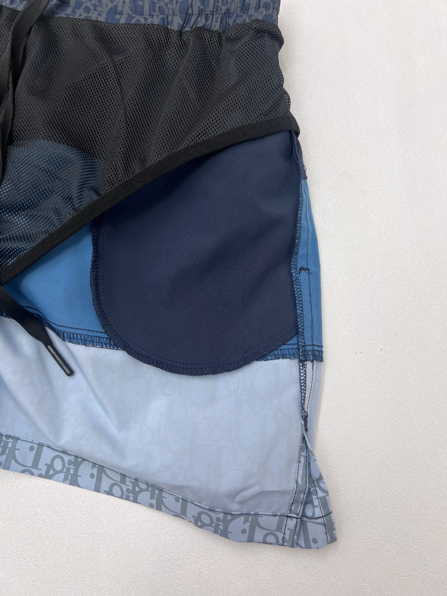 Dior Dior迪奥字母满印撞色沙滩短裤