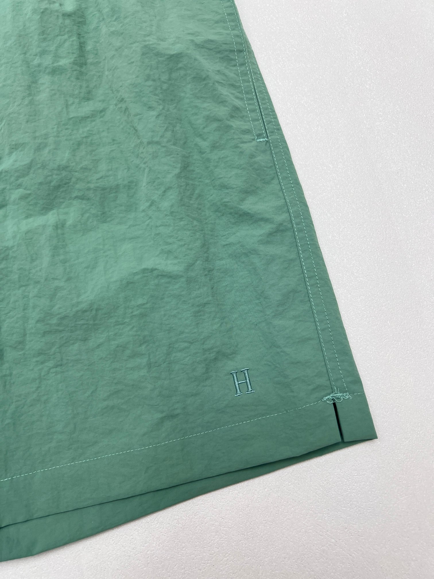 Hermès Hermes爱马仕字母刺绣沙滩短裤