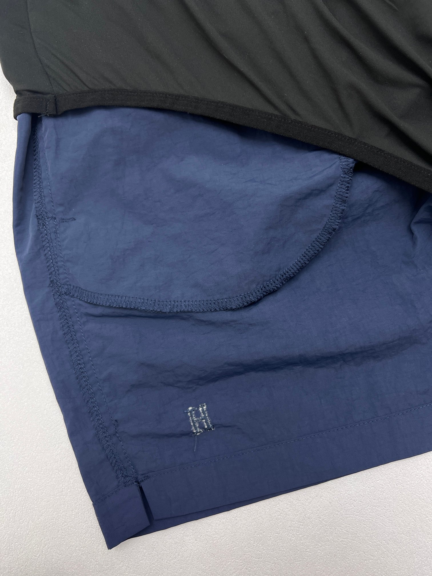 Hermès Hermes爱马仕字母刺绣沙滩短裤
