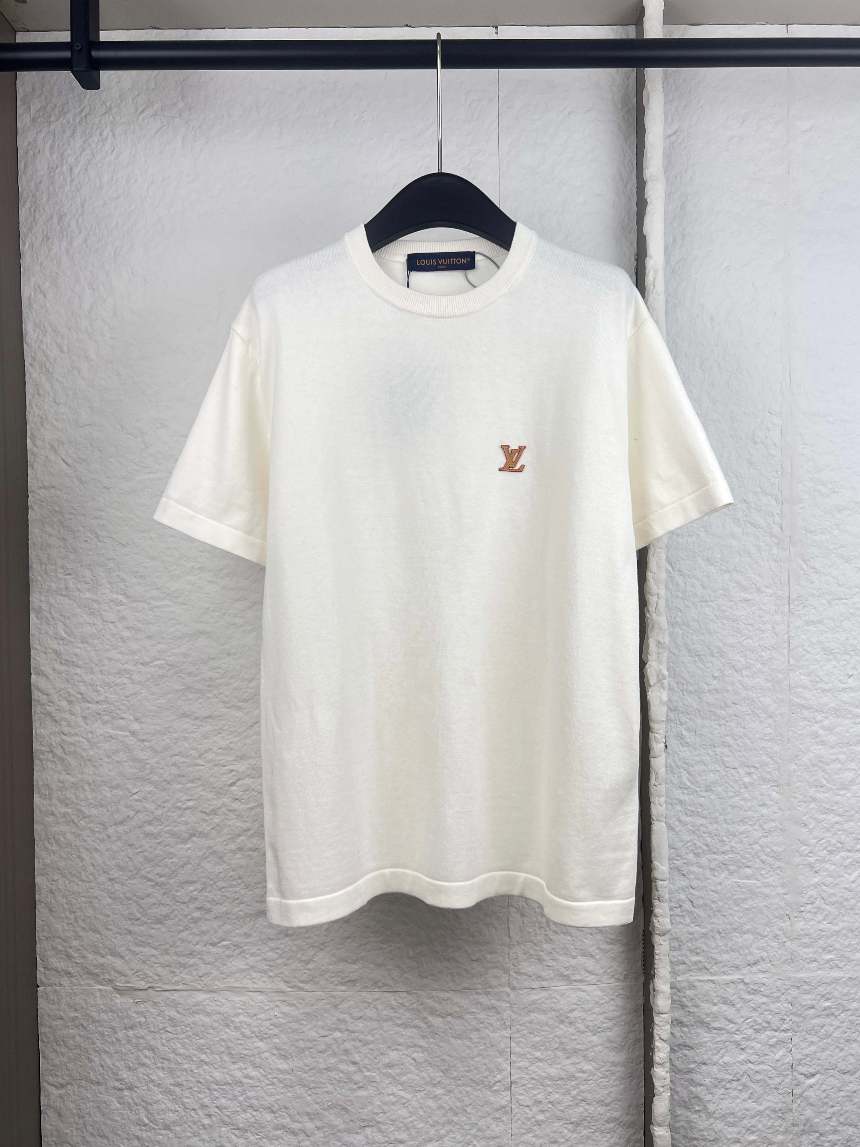 Louis Vuitton 1V路易胸口徽标针织短袖