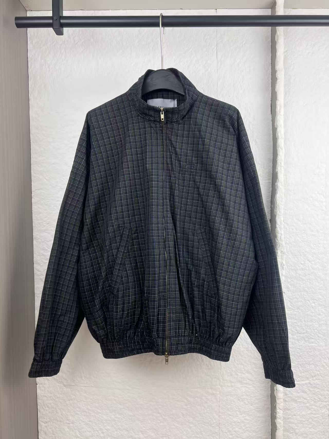 P300 Balenciaga Paris chaqueta bordada con letras de aro a cuadros 46/48/50/52
