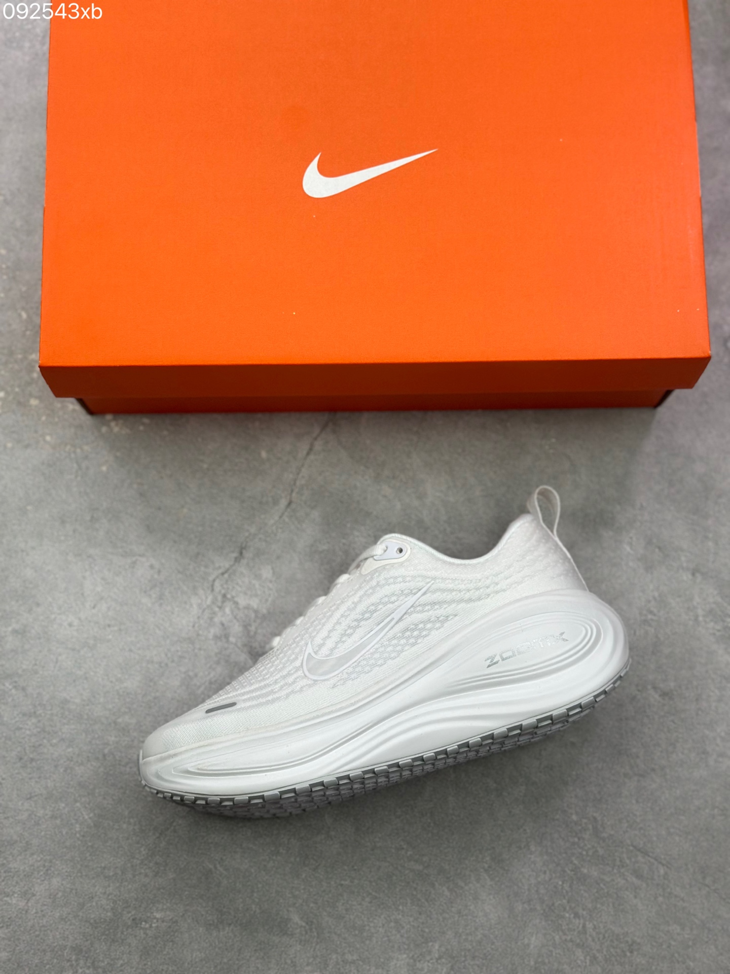 Nike Air Zoom Vomero 18 White Running Shoes HM6803-100 Cushioning Sneakers 4 i1758897654840 7846 0 2