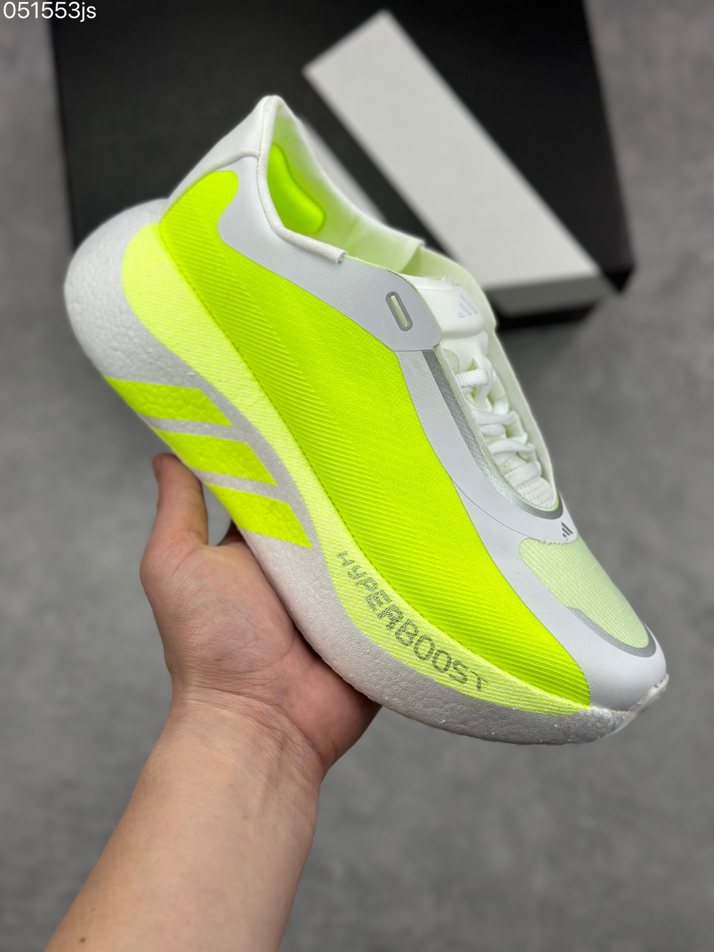 Adidas ULTRABOOST EDGE M 缓震运动休闲轻便透气跑步鞋 采用adidas PRIMEKNIT鞋面 裹脚舒适 搭载BOOST技术 为运动添舒适 还搭载Linear Energy Push系统 旨在增加前掌和中足结构感 穿着舒适 官方货号:KI1913