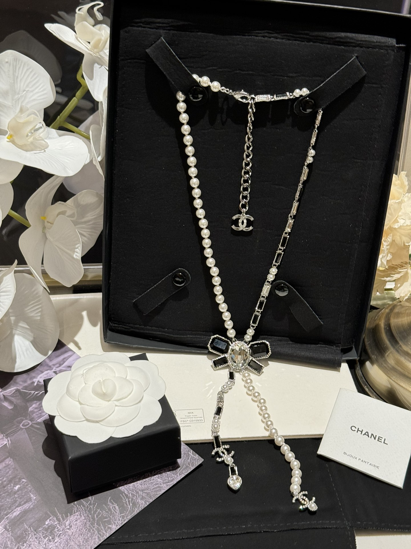 CHANEL Collier Perles Strass Nœud Papillon