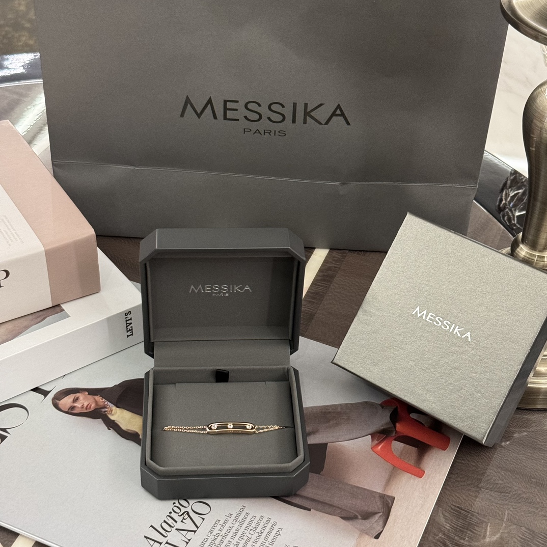 NO:881298,MESSIKA Classic Sliding Three-Diamond Bracelet Classic MOVE Sliding Three-Diamond Series19860909MESSIKA梅西卡经典滑动三钻手链 经典MOVE滑动三钻系列 XB002#灵动双链光金手链 一个尺码,可以根据自己的手腕粗细调节大小 三钻代表昨天、今天、明天的爱,也可以是家族的温情送人、送自己都是很好的选择,,bracelet,卡迪亚高端饰品,Jewelry