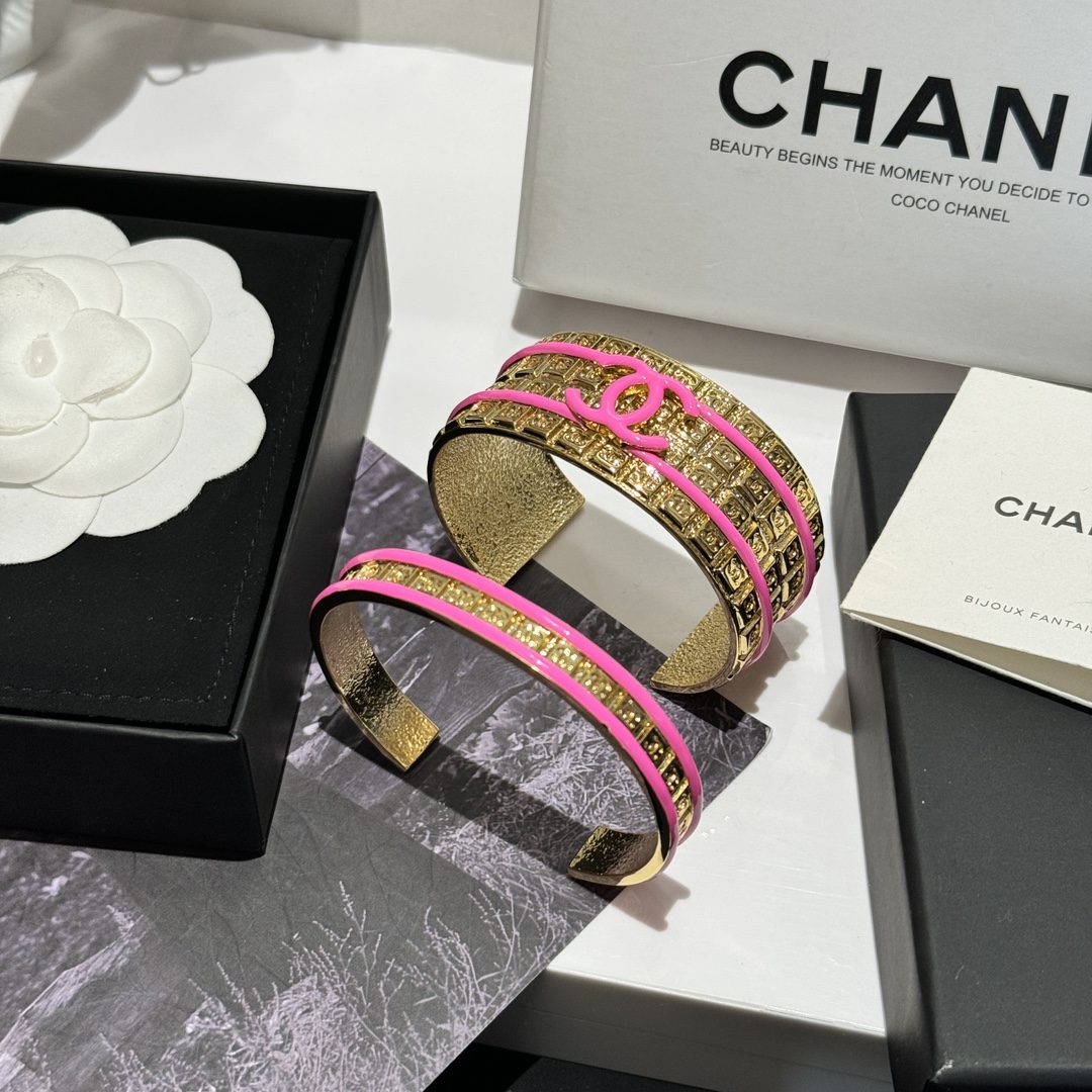 Chanel Online
 Jewelry Bracelet Red Rose Fall/Winter Collection