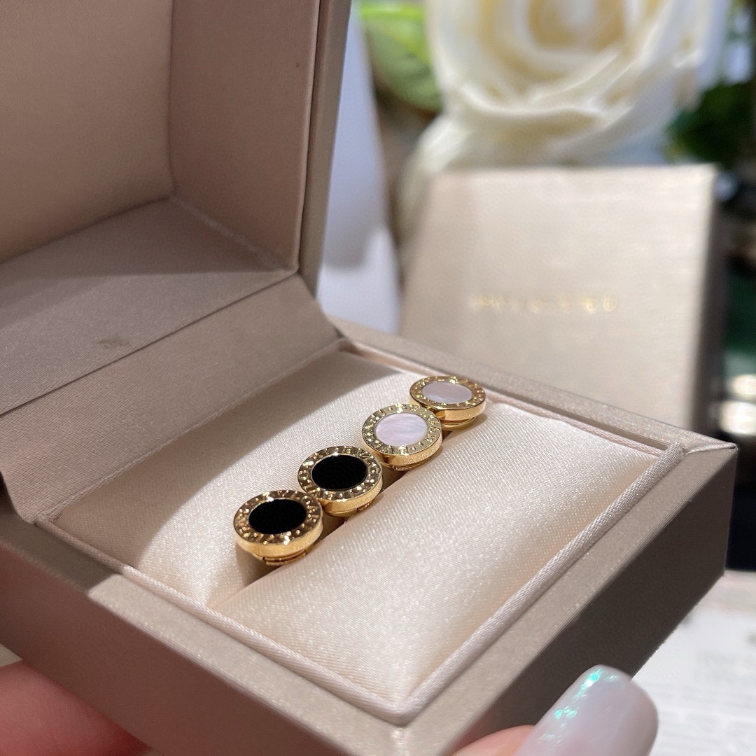 NO:677890,BE031# Small gemstone earrings Baojia high-end jewelry craftsmanship Natural red agate/black agate/white mother-of-pearl/malachite Hand-inlaid Thick 18k gold plated Versatile item for daily matching, gold, Cartier high-end jewelry19860909BE031#宝石小号耳钉 宝家高级珠宝工艺 天然红玛瑙/黑玛瑙/白贝母/孔雀石 手工镶嵌 厚镀18k黄金 日常搭配百搭单品,,gold,卡迪亚高端饰品,Jewelry