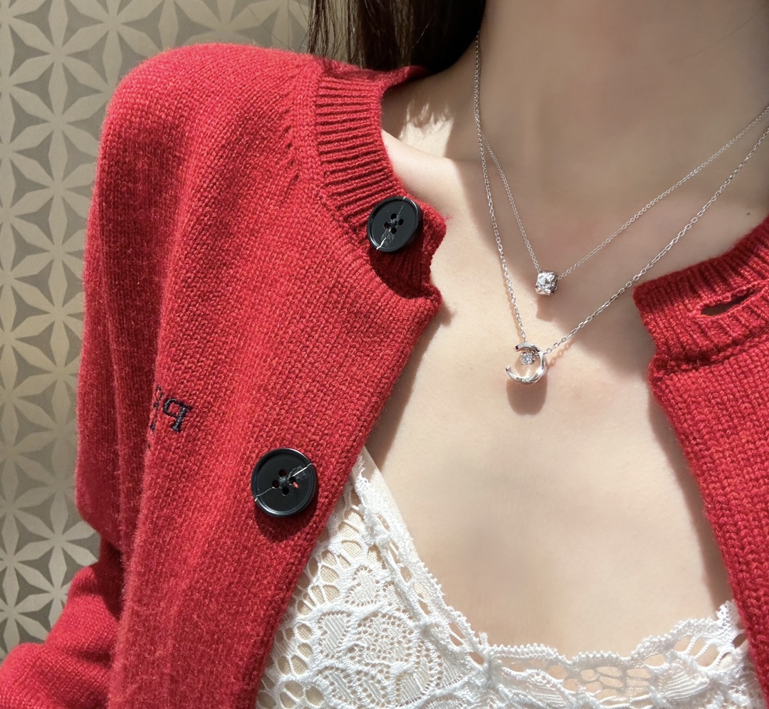 NO:633041,Exclusive new coco crush series Chanel cocoruch water ice moon necklace rhombus 'C' 'O' necklace (white gold) Chanel goose Jennie same style, chanel, chanel, necklace, Cartier high-end jewelry19860909独家上新 coco crush 系列 Chanel cocoruch 水冰月项链 菱格纹 “C” “O”项链（白金） 人间香奈鹅Jennie同款,,chanel,chanel,necklace,卡迪亚高端饰品,Jewelry