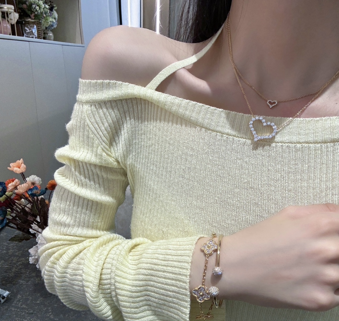 NO:631288,T family high-end jewelry series, a must-have item for a wealthy family. Necklace has a limited time sale of 88230, bracelet has a limited time sale of 88260, necklace, bracelet, and Cartier high-end jewelry.19860909T家高级珠宝系列 富家千金必备单品 项链限时特惠88230,手镯限时特惠88260,,necklace,bracelet,卡迪亚高端饰品,Jewelry