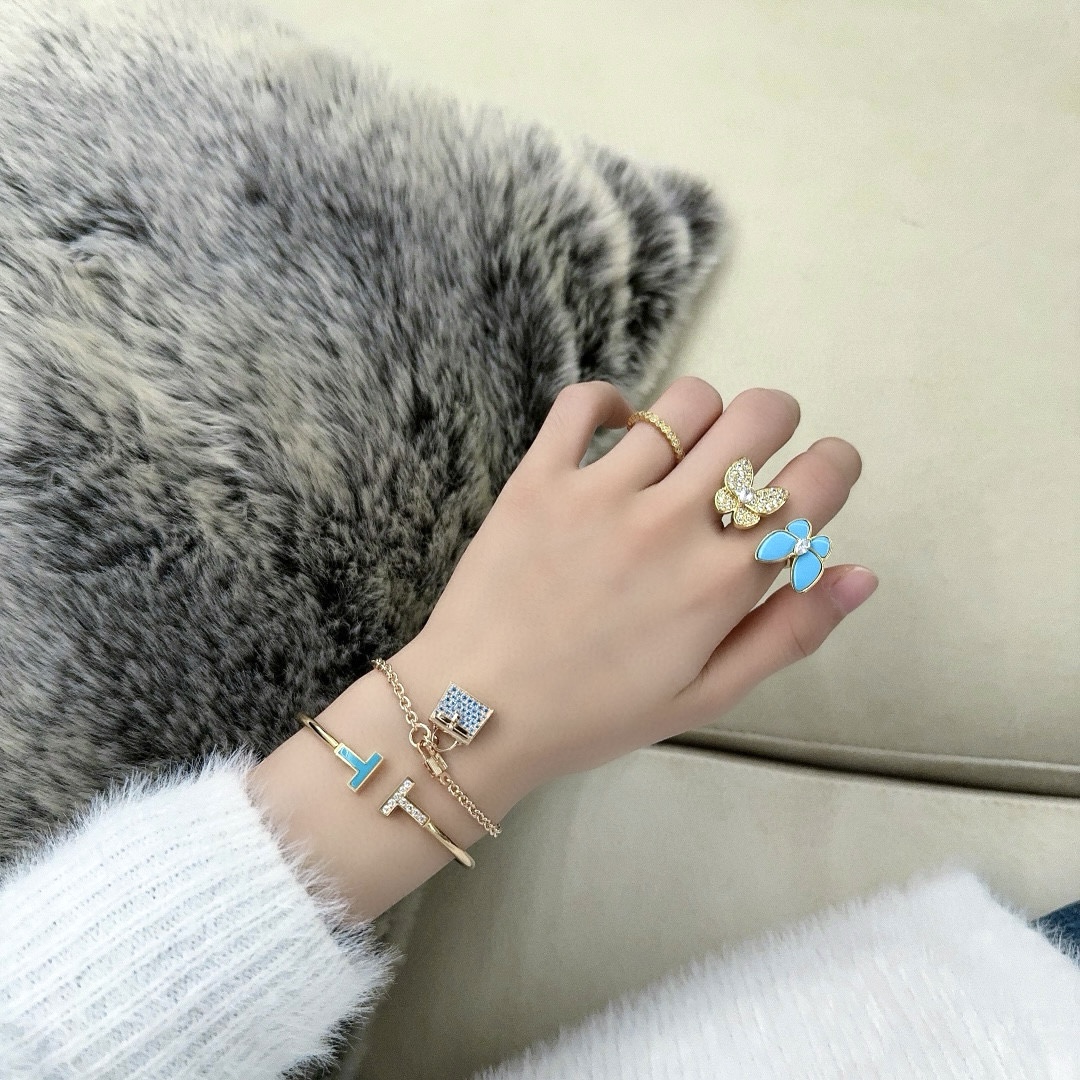 NO:765690,HB031# Padlock Diamond Handbag Bracelet Z Best Available Special Blue Refreshing Special Imported Zircon Hand-Inlaid Thickly Plated 18k Rose Gold, Bracelet, Cartier High-End Jewelry19860909HB031#挂锁镶钻手提包手链 Z最配货 特别的蓝色清爽特别 进口锆石手工镶嵌 厚镀18k玫瑰金,,bracelet,卡迪亚高端饰品,Jewelry