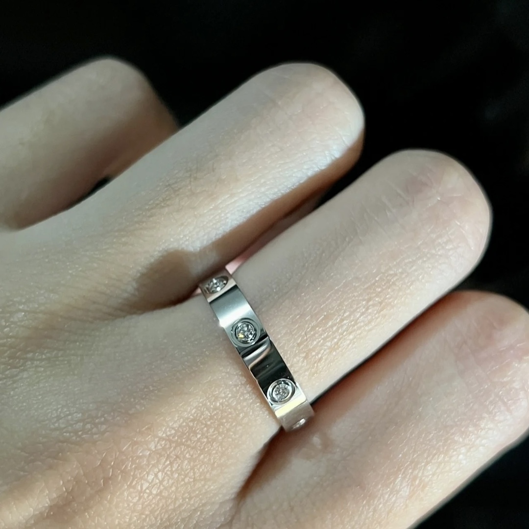 NO:631852,Narrow eight-diamond ring Cartier classic Love series single diamond ring CNC process Z pair imported zircon hand-inlaid thick plated 18k white gold, 88200,,cartier,cartier,ring,Cartier high-end jewelry19860909窄版八钻罗戒 Cartier卡地亚经典款 Love 系列单钻戒指 CNC工艺 Z对版 进口锆石手工镶嵌 厚镀18k白金,88200,,cartier,cartier,ring,卡迪亚高端饰品,Jewelry