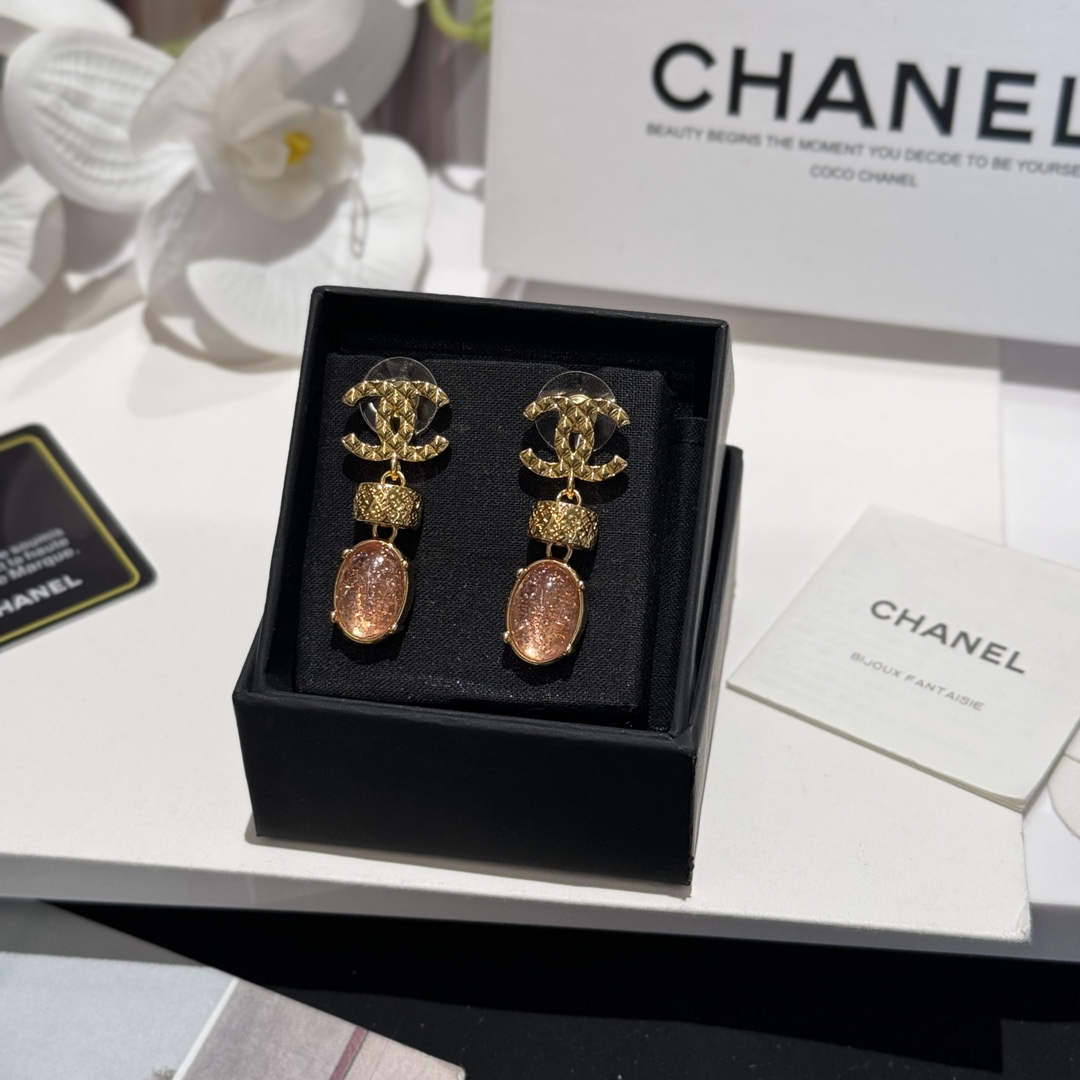 NO:631817,88170, Chanel 24 new style chanel pink gem letter engraved earrings, girls’ hearts are bursting~~,,chanel,chanel,earrings,Cardia high-end jewelry1986090988170,香奈儿24新款 chanel粉宝石字母雕刻耳环 少女心爆棚～～,,chanel,chanel,earrings,卡迪亚高端饰品,Jewelry
