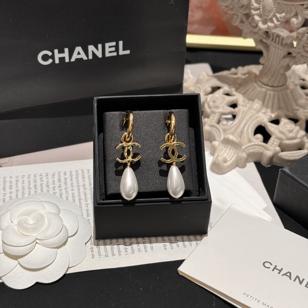 Chanel AAA+
 Joyas Pendiente