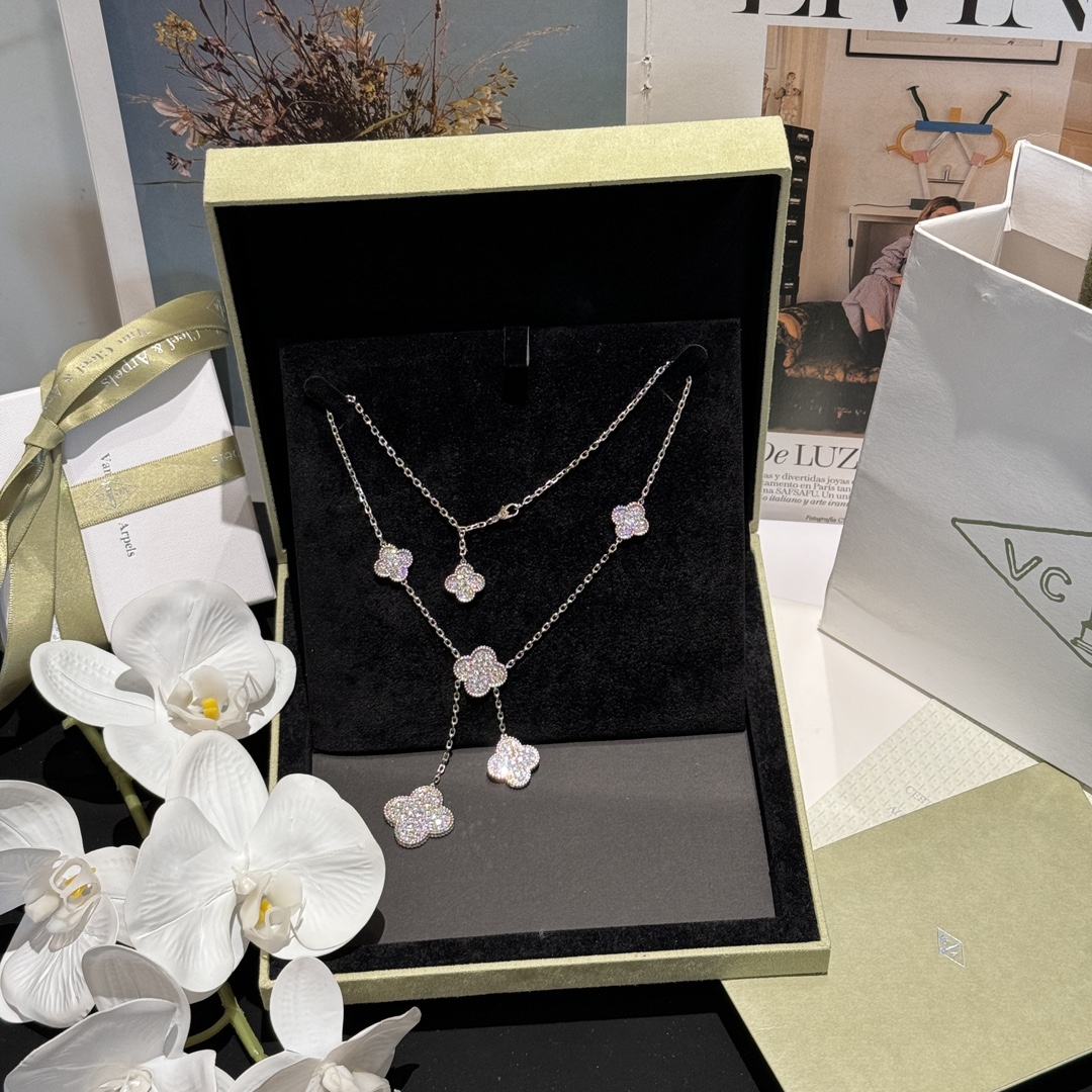 NO:703055,VCA beaded four-leaf clover full diamond necklace, imported zircons, hand-inlaid, thickly plated in 18k white gold, a must-have item for rich families, necklace, Cartier high-end jewelry19860909VCA串珠四叶草全钻项链 进口锆石手工镶嵌 厚镀18k白金 富家千金必备单品,,necklace,卡迪亚高端饰品,Jewelry