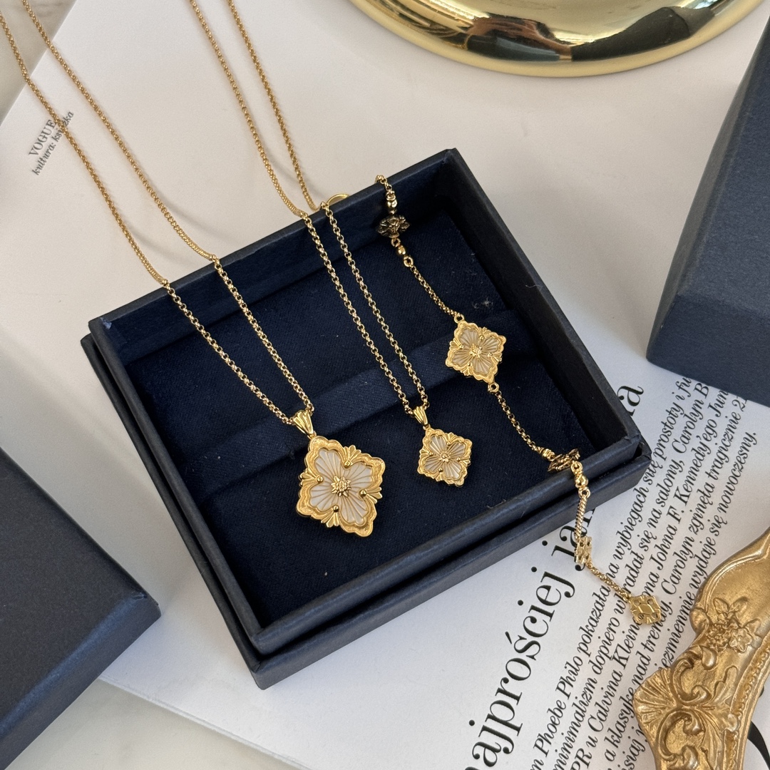 NO:635870,Buccellati Opera House Oera White Fritillary Series Retro, fashionable and versatile high-end items. Beautiful Italian brushing craftsmanship♀ A must-have for gentle fairies, white Fritillaria, Cartier high-end jewelry19860909布契拉提歌剧院Oera 白贝母系列 复古时髦百搭高级单品 意大利拉丝工艺绝美♀ 温柔仙女必备白贝母,,卡迪亚高端饰品,Jewelry