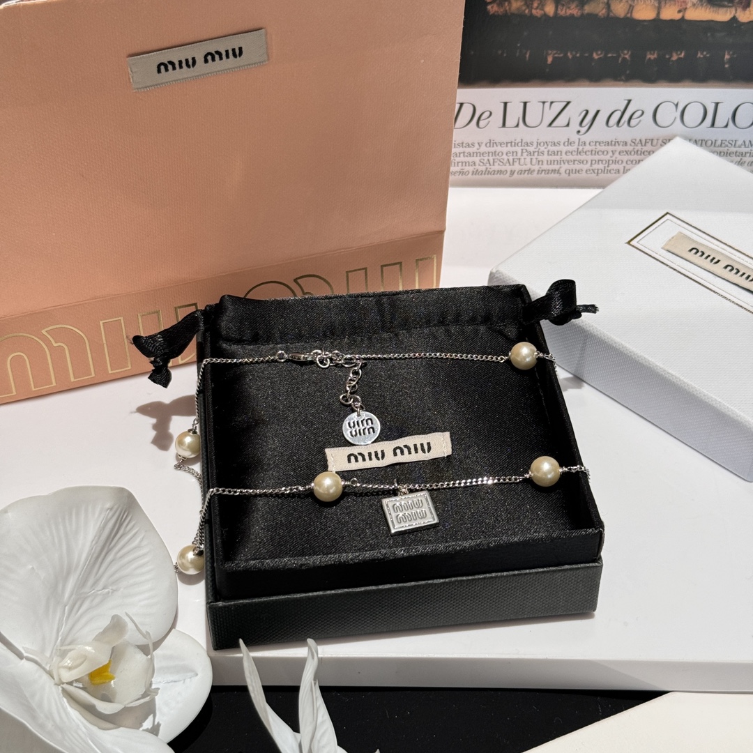 MiuMiu Sieraden Kettingen&hangers Zilver