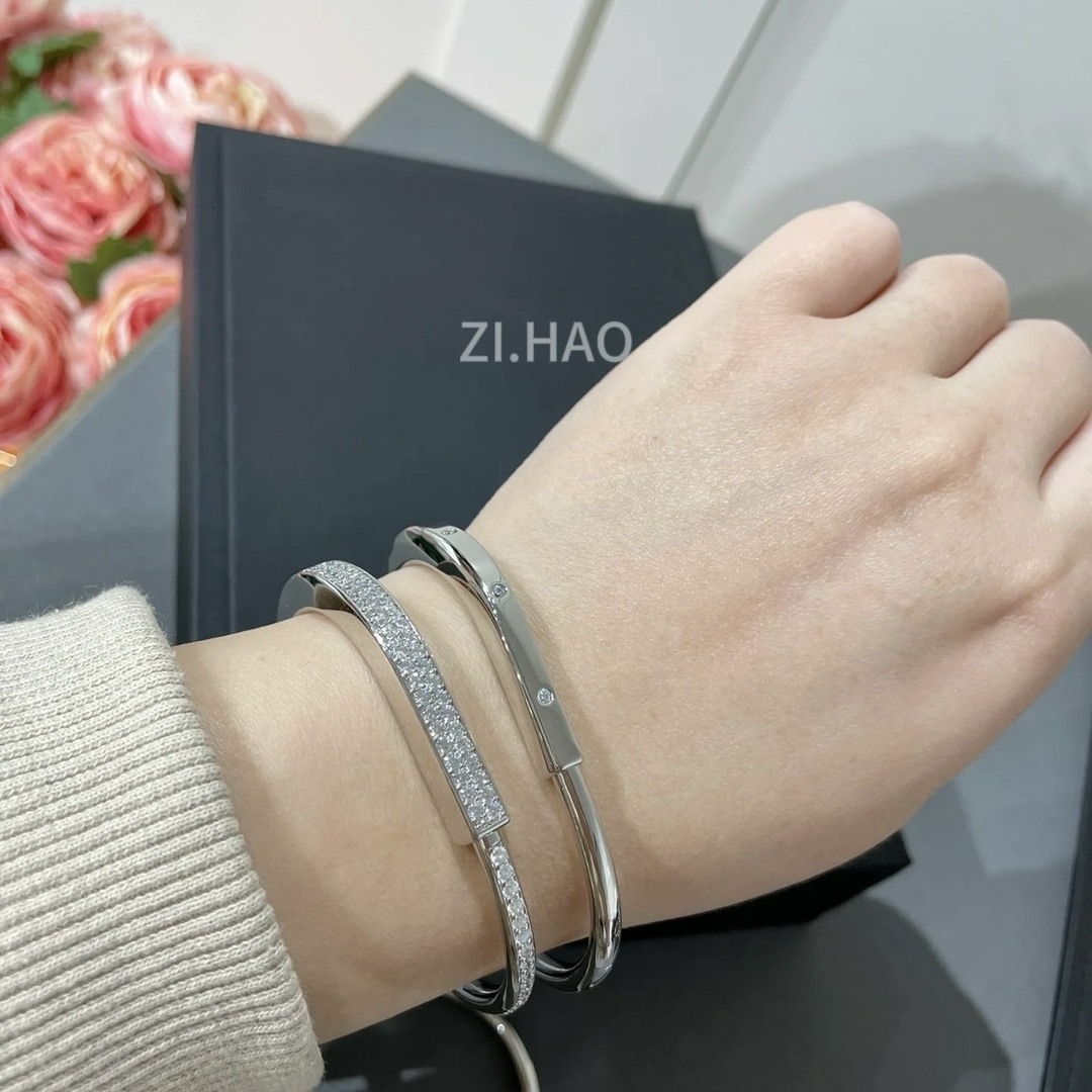NO:703067,Tiffany Lock Padlock Series THO69# Lock Full Diamond Inlaid Luxury Bracelet Exquisite, Elegant and Versatile High-end Single Product Thickly Plated 18k White Gold Ready to Ship, Bracelet, Cartier High-End Jewelry19860909Tiffany Lock 挂锁系列 THO69#锁情全钻镶豪华手镯 精致秀气百搭高级单品 厚镀18k白金 现货即发,,bracelet,卡迪亚高端饰品,Jewelry