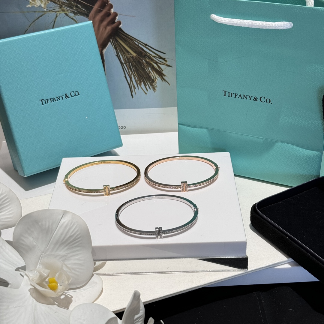 NO:632036,Who can resist the temptation of the little blue box? It’s so magical to use. It’s especially suitable for daily wear. It’s low-key and a little luxurious. Highly recommended!  !  !  88350,,Cardia high-end jewelry19860909T有谁能拒绝小蓝盒的诱惑呢,上手真的太仙了,特别适合日常佩戴,低调中戴着一点奢华.强推！！！88350,,卡迪亚高端饰品,Jewelry