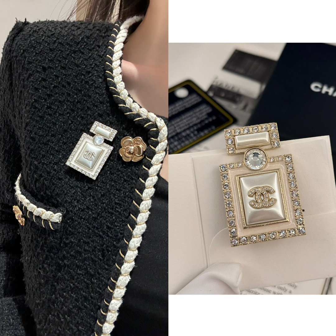 NO:102229,[Spot-in-stock] @ 24 milky white jewelry Double-layer white love diamond earrings Perfume bottle diamond brooch Shining so beautiful Every one is so beautiful, Chanel brooch, chanel, earrings, brooch, breastpin19860909【现货即发】 @ 24 奶白色系列首饰 双层白爱心镶钻耳环 香水瓶镶钻胸针 闪闪亮亮的好漂亮 每一款都好美,香奈儿胸针,chanel,earrings,brooch，breastpin,Jewelry