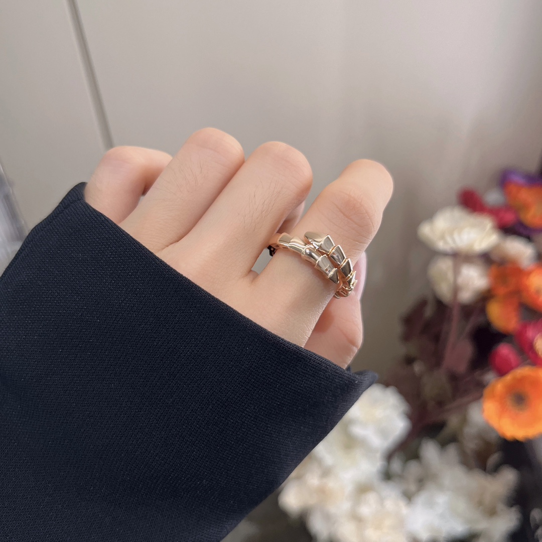 NO:631872,Snake-shaped double-ring light gold ring, Baojia high-end jewelry craftsmanship, thick 18k rose gold plating, exquisite and delicate, full of femininity, size, 88220,,ring,Cardia high-end jewelry19860909蛇形双环光金戒指 宝家高级珠宝工艺 厚镀18k玫瑰金 精致秀气 女人味十足码数,88220,,ring,卡迪亚高端饰品,Jewelry