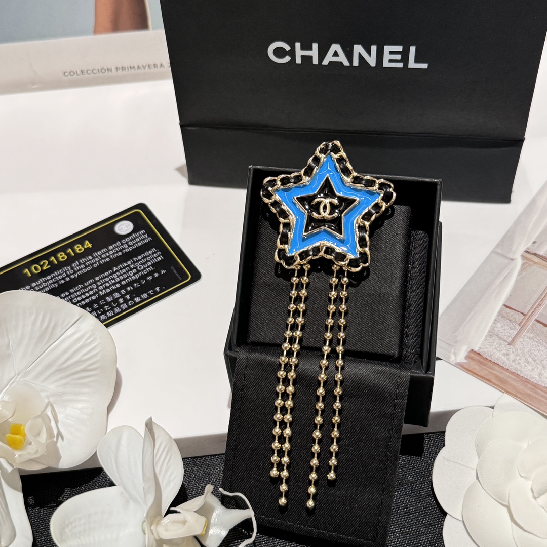 Chanel Joyas Broche Negro Azul Rojo Piel de vaca Cuero Resina