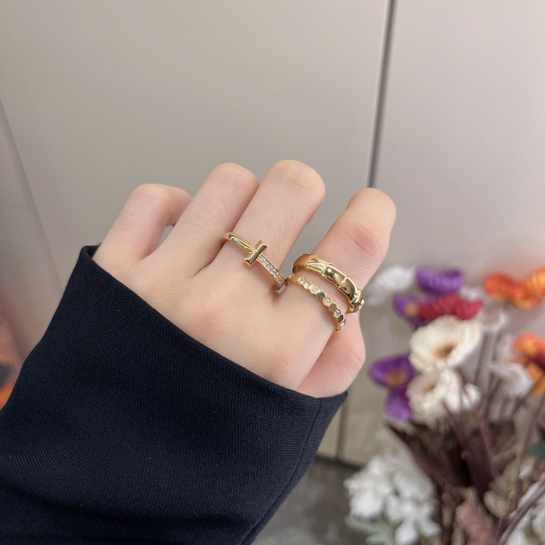 NO:631264,BV snake-shaped wide version light gold ring, Baojia high-end jewelry craftsmanship, thick plated 18k gold, exquisite and delicate, full of femininity, limited time special offer 88230,,bottega veneta,ring,gold,Cardia high-end jewelry19860909BV蛇形宽版光金戒指 宝家高级珠宝工艺 厚镀18k黄金 精致秀气 女人味十足码数,限时特惠88230,,bottega veneta,ring,gold,卡迪亚高端饰品,Jewelry