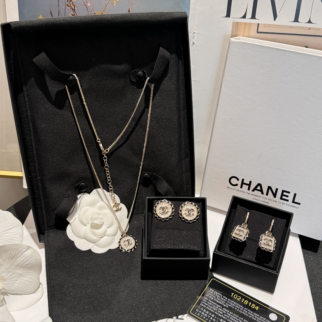 Chanel Sieraden Oorbellen Zwart