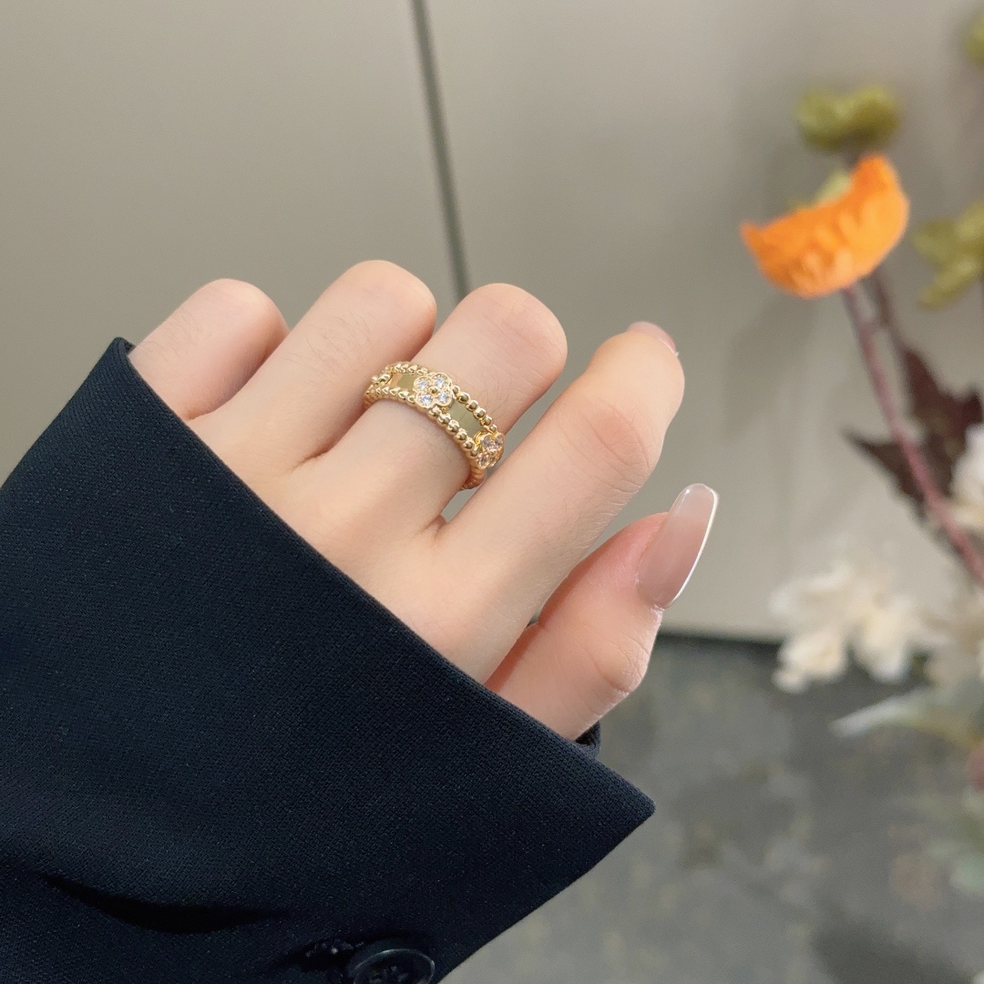 NO:703058,Four-leaf clover series five-flower diamond limited edition bracelet FR029# beaded small flower diamond ring imported zircon hand-inlaid thick plated 18k gold, bracelet, ring, gold, Cartier high-end jewelry19860909四叶草系列 五花间钻限量手链 FR029#串珠小花镶钻戒指 进口锆石手工镶嵌 厚镀18k黄金,,bracelet,ring,gold,卡迪亚高端饰品,Jewelry