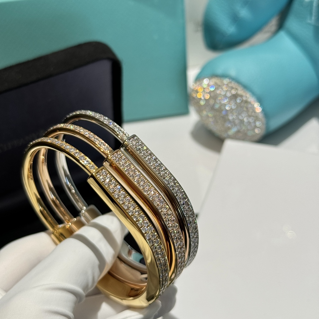 NO:631332,Tiffany Lock Padlock Series # Lock Love Full Diamond Inlaid Luxury Bracelet #20 Exquisite, elegant and versatile high-end item. Thick 18k gold plated. Ready for sale. Year-end special offer 88360,,bracelet,Cardia high-end jewelry19860909Tiffany Lock 挂锁系列 #锁情全钻镶豪华手镯#20 精致秀气百搭高级单品 厚镀18k金 现货即发年终特惠88360,,bracelet,卡迪亚高端饰品,Jewelry