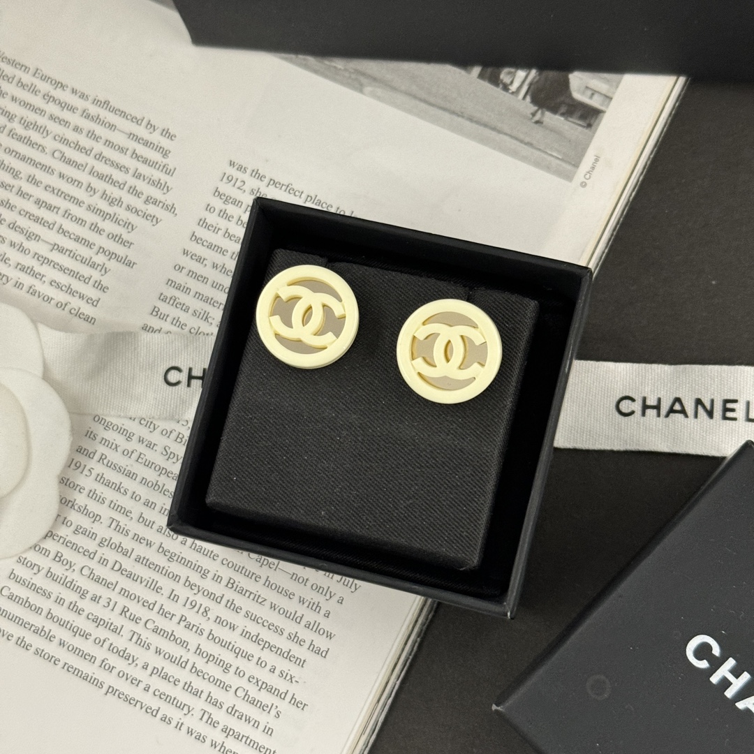 Chanel 7 estrellas
 Joyas Pendiente Negro Amarillo claro