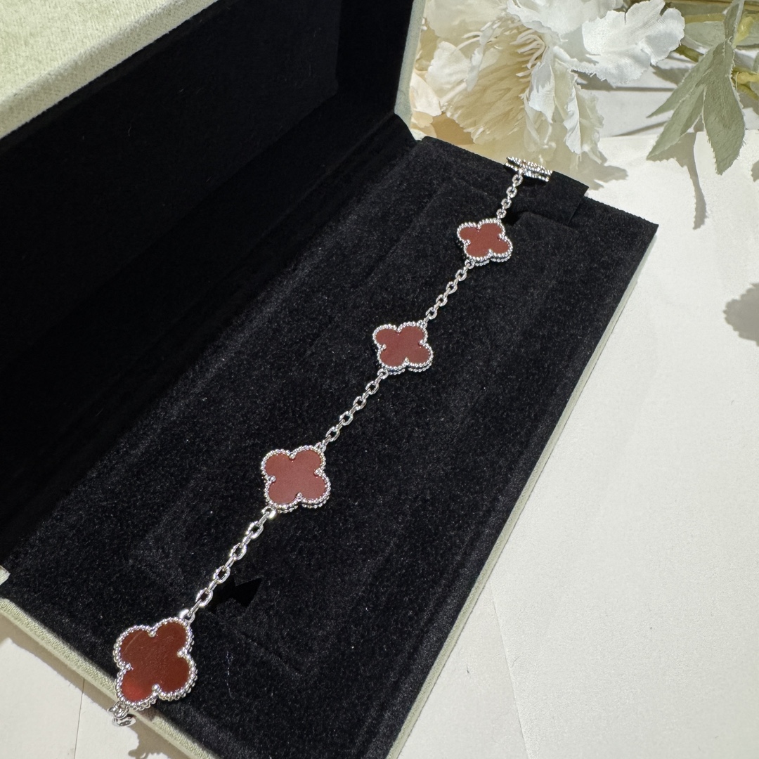 NO:677874,ZB012 Clover 5-flower bracelet, red agate, five-flowered red agate bracelet, a classic and versatile item for thousands of years♀ A must-have artifact for Christmas, New Year's Day and Chinese New Year, thickly plated 18k gold, bracelet, gold, Cartier high-end jewelry19860909ZB012 幸运草５花手链 红玛瑙 五花红玛瑙手链 万年经典百搭单品♀ 圣诞 元旦 过年 必备神器 厚镀18k黄金,,bracelet,gold,卡迪亚高端饰品,Jewelry