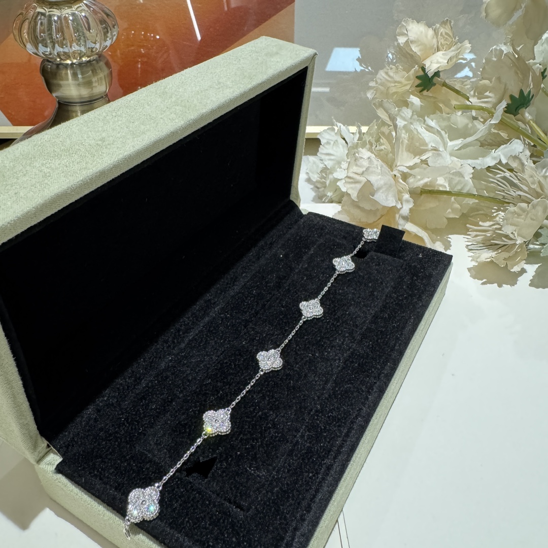 NO:677779,Four-leaf clover small flower series ZB023 mini four-leaf clover six-flower all-diamond bracelet, imported zircon hand-inlaid, thick-plated 18k white gold, bracelet, Cartier high-end jewelry19860909四叶草小花花系列 ZB023迷你四叶草六花全钻手链 进口锆石手工镶嵌 厚镀18k白金,,bracelet,卡迪亚高端饰品,Jewelry
