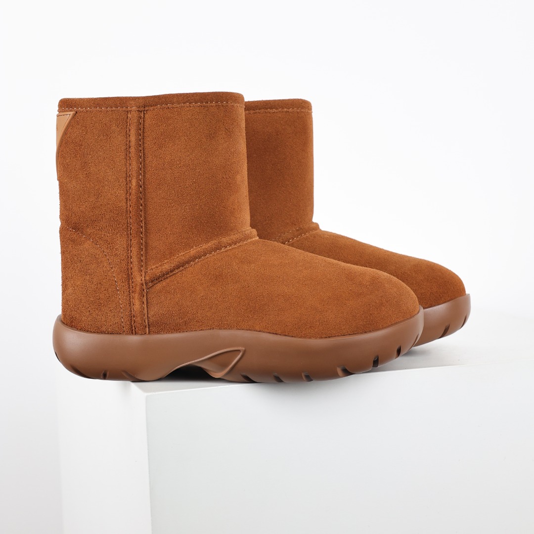 D9 Bottega Venet 全新升级 新款圆头简易雪地靴毛毛短靴