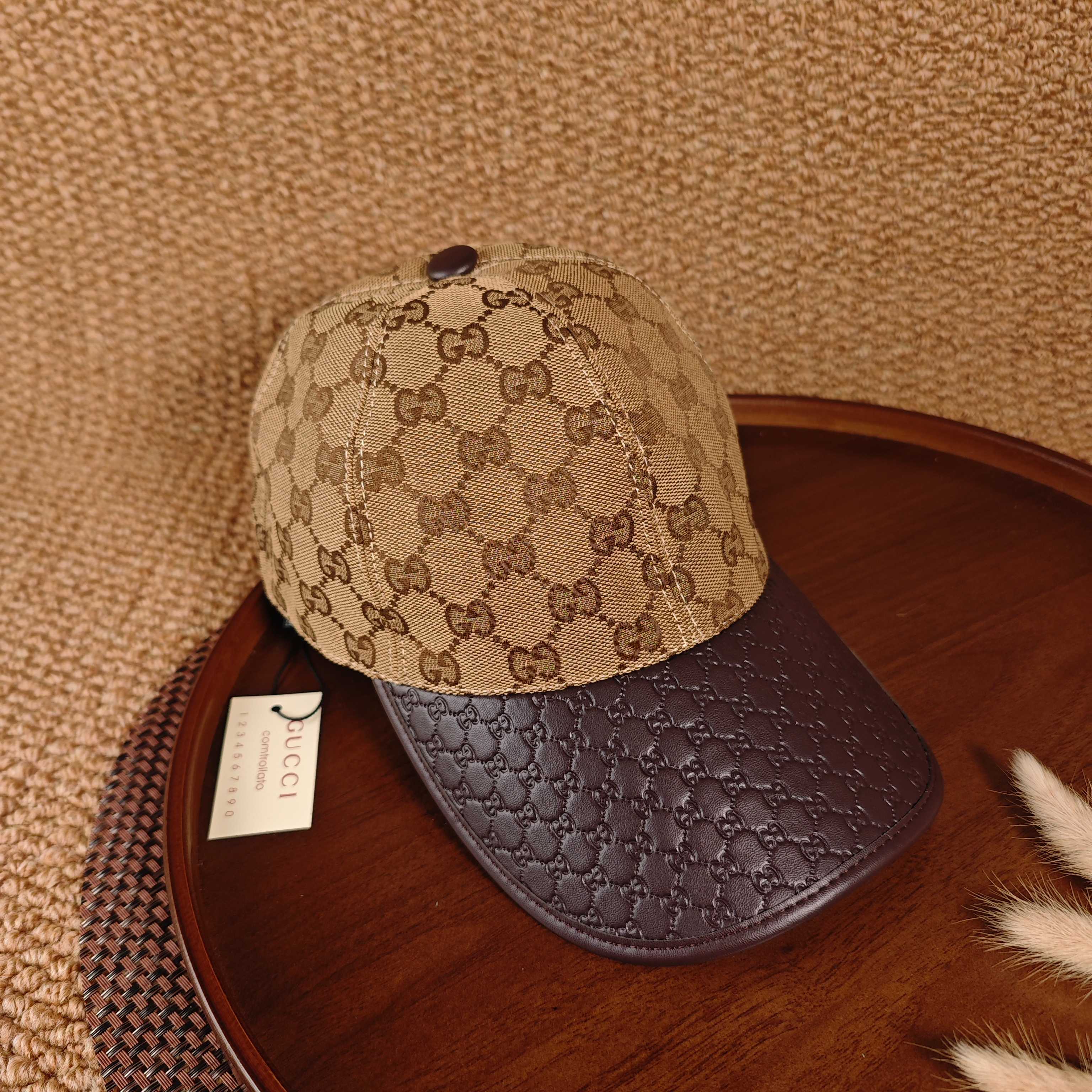 Gucci 款皮帽檐棒球帽