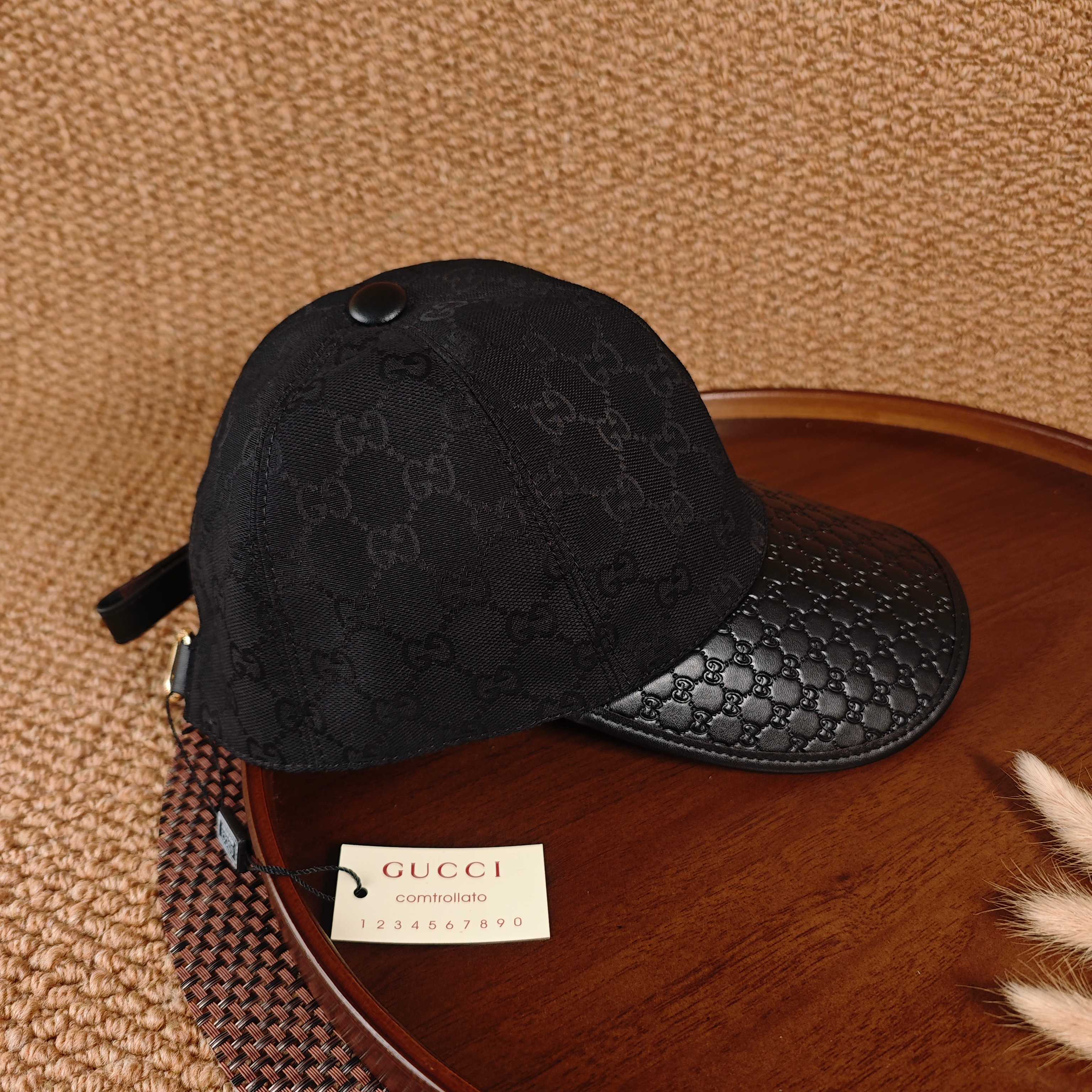 Gucci 款皮帽檐棒球帽