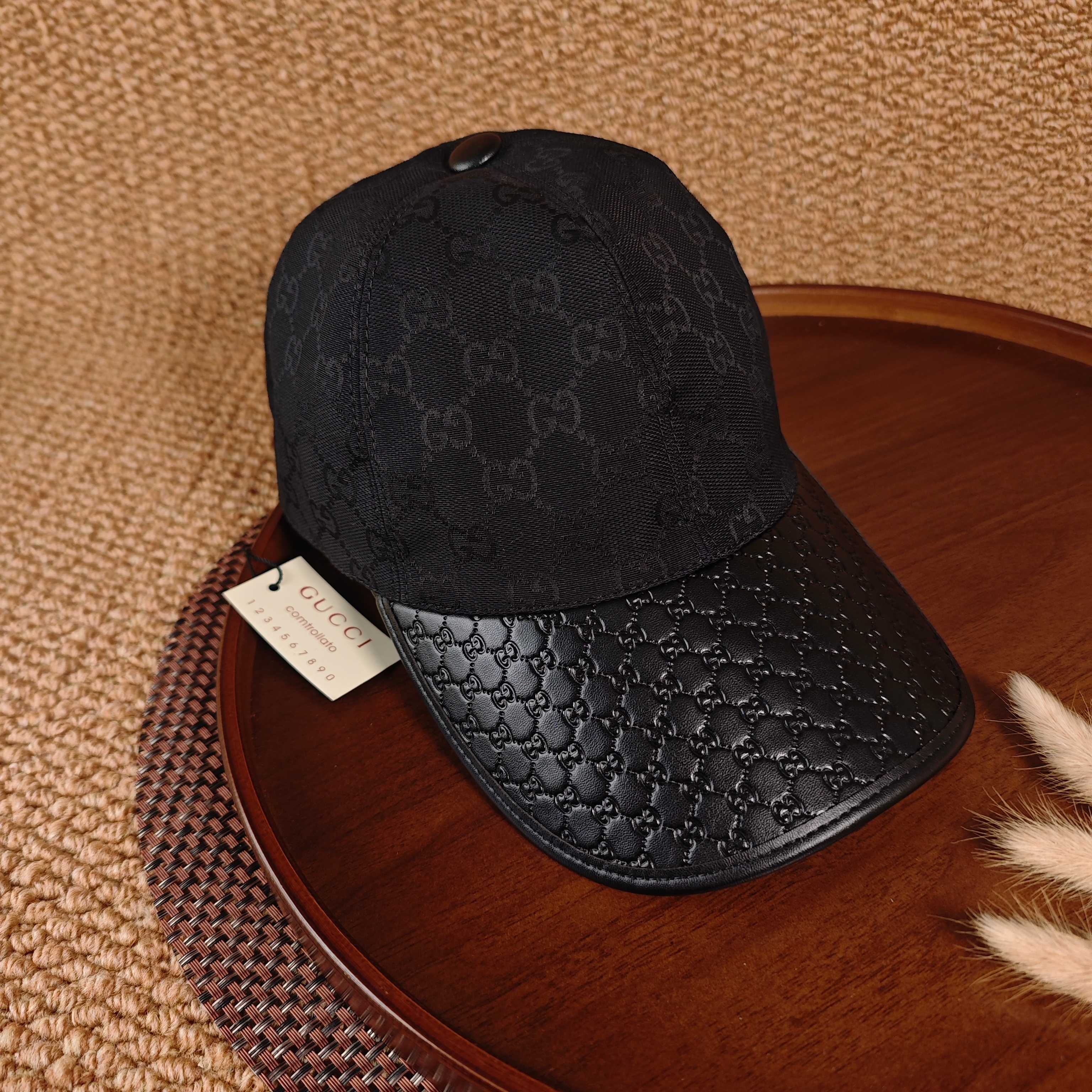 Gucci 款皮帽檐棒球帽