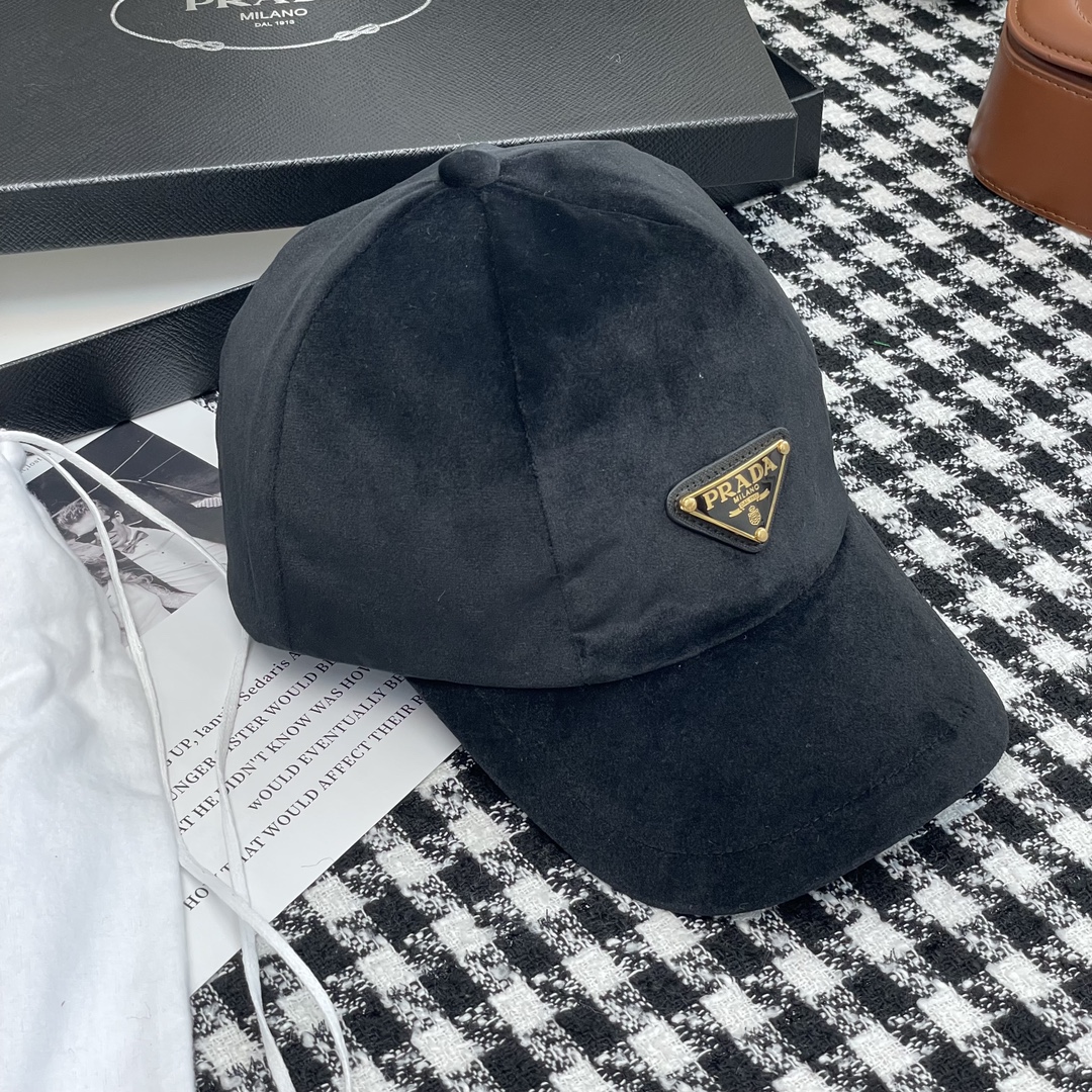 Réplica al por mayor 2024
 Prada Perfecto
 Sombreros Gorras Colección otoño – invierno