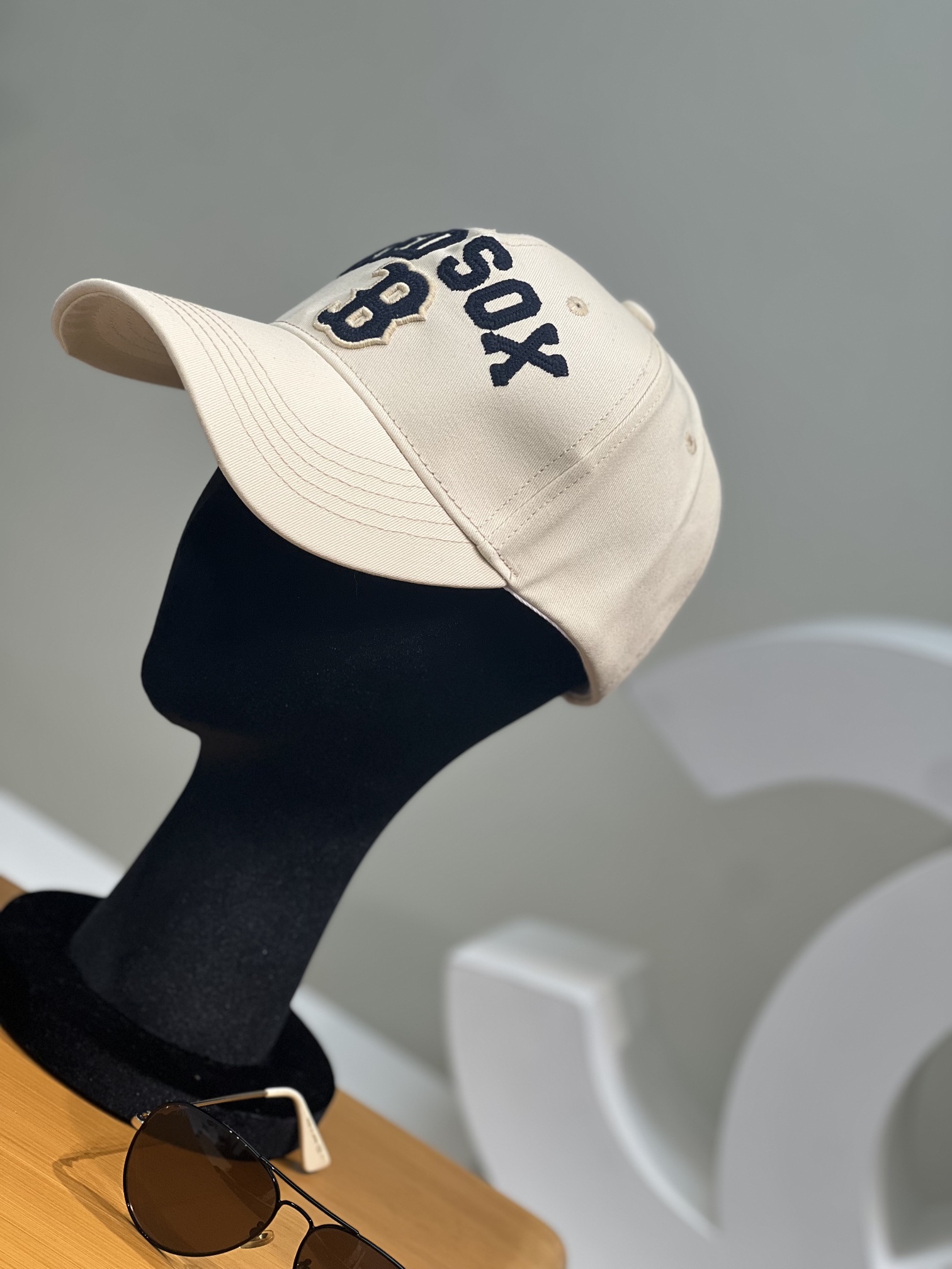 NO:193313,Boston Red Sox - Deep Cream NY Baseball Cap New Product - Counter Quality, Details are Perfect. Men and Women Couples College Style Baseball Cap Casual Embroidery Cpv03 Series MLB Splicing New Model. The official website has a new Ny, purchasing version. The quality depends on the details!  Hat Straw Hat Fisherman Hat Baseball Hat, Hats, espadrilles, hats19860909波士顿红袜队- 深奶油色 NY棒球帽新品 ——专柜品质,细节就是完美 男女情侣学院风棒球帽休闲刺绣 cpv03系列 MLB拼接新款 官网步上新Ny ,代购版本 质量看细节好！帽子草帽渔夫帽棒球帽,帽子,espadrilles,hats,hat