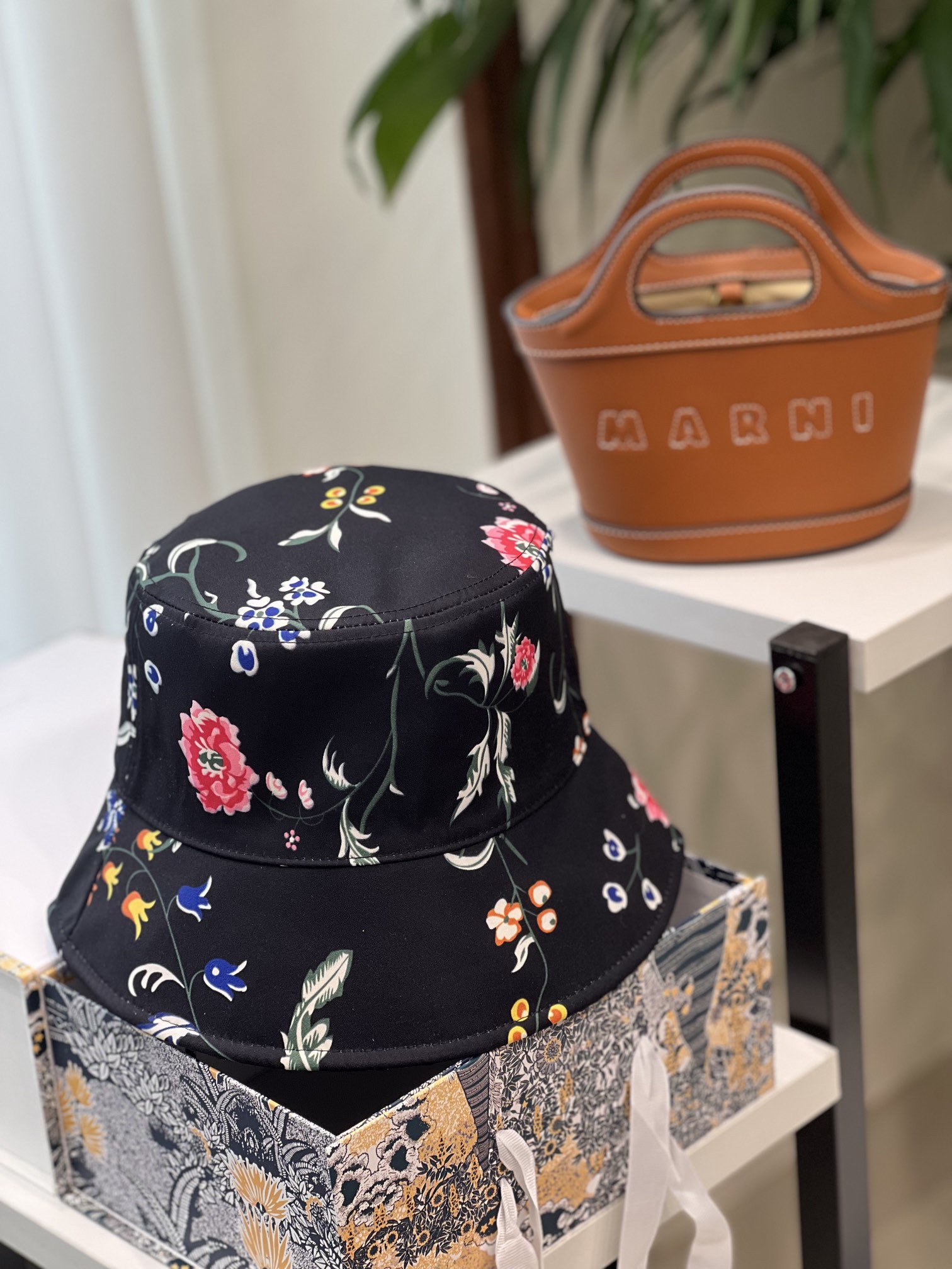 pyedsj配礼盒包装 24最新Di*r迪奥 新款花卉双面印花渔夫帽 精致純也格调很有感觉，很酷很时尚