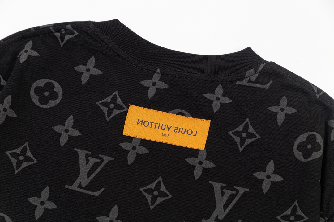 LouisVuitton/路易威登25ss发泡暗纹满印短袖