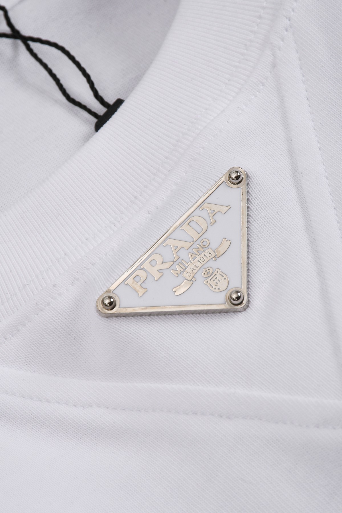 Prada/普拉达 25ss 领口三角标短袖-Chinese UA Cheap High Quatity Brand Clothes Bags handbags Sneakers wholesale wholesaler seller from China Factory suppliers Fashion Clothing Shoes best Quality Beautiful Price Prada/普拉达 25ss 领口三角标短袖