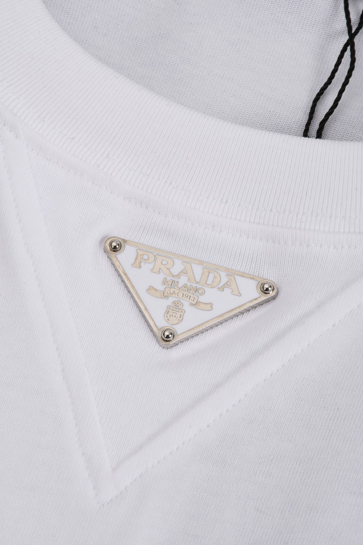 Prada/普拉达 25ss 领口三角标短袖-Chinese UA Cheap High Quatity Brand Clothes Bags handbags Sneakers wholesale wholesaler seller from China Factory suppliers Fashion Clothing Shoes best Quality Beautiful Price Prada/普拉达 25ss 领口三角标短袖