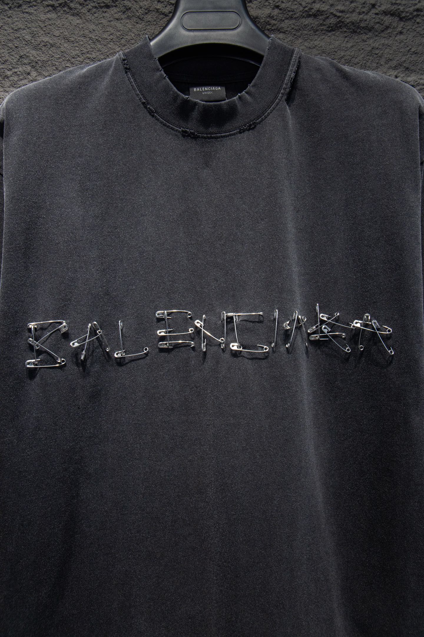 Balenciaga/巴黎世家 25ss 做旧曲别针五金短袖 水洗黑