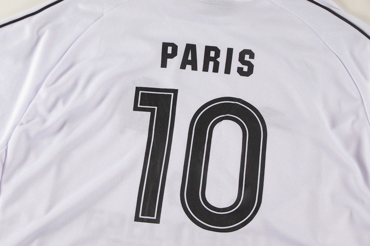 Balenciaga/巴黎世家24SS绣花曼联球衣短袖-Chinese UA Cheap High Quatity Brand Clothes Bags handbags Sneakers wholesale wholesaler seller from China Factory suppliers Fashion Clothing Shoes best Quality Beautiful Price Balenciaga/巴黎世家24SS绣花曼联球衣短袖