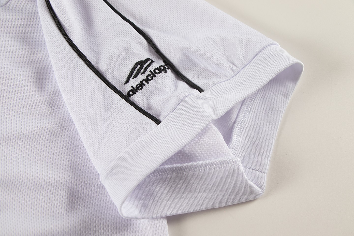 Balenciaga/巴黎世家24SS绣花曼联球衣短袖-Chinese UA Cheap High Quatity Brand Clothes Bags handbags Sneakers wholesale wholesaler seller from China Factory suppliers Fashion Clothing Shoes best Quality Beautiful Price Balenciaga/巴黎世家24SS绣花曼联球衣短袖