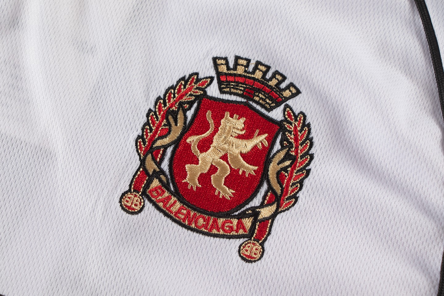 Balenciaga/巴黎世家24SS绣花曼联球衣短袖-Chinese UA Cheap High Quatity Brand Clothes Bags handbags Sneakers wholesale wholesaler seller from China Factory suppliers Fashion Clothing Shoes best Quality Beautiful Price Balenciaga/巴黎世家24SS绣花曼联球衣短袖